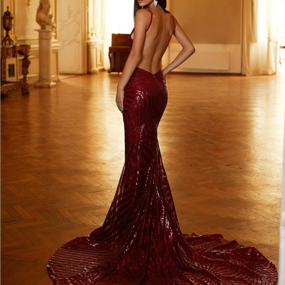 Elegant Backless Red Sequin Gown